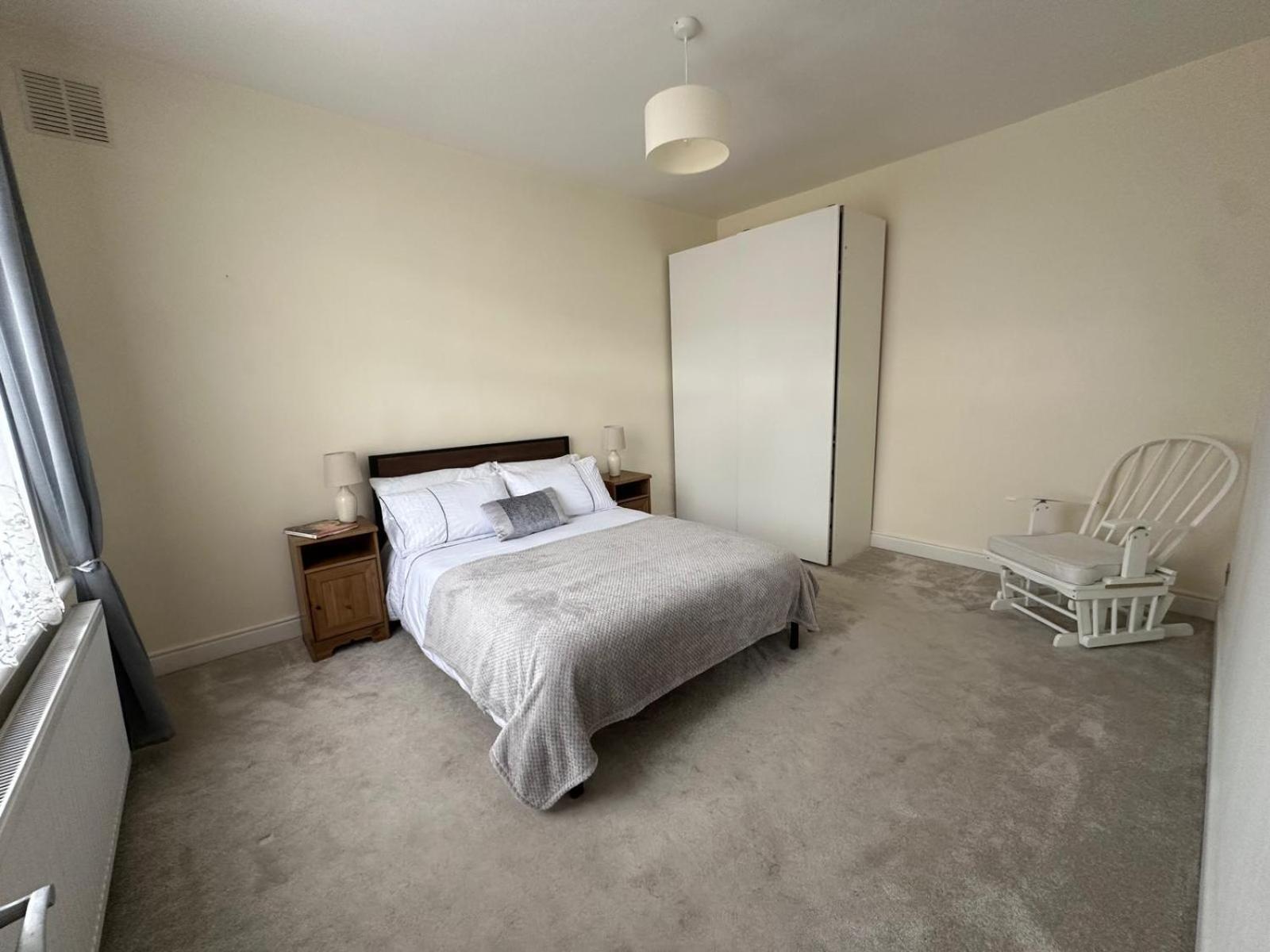 Luxurious Living 4 Bedroom Home ลอนดอน ภายนอก รูปภาพ